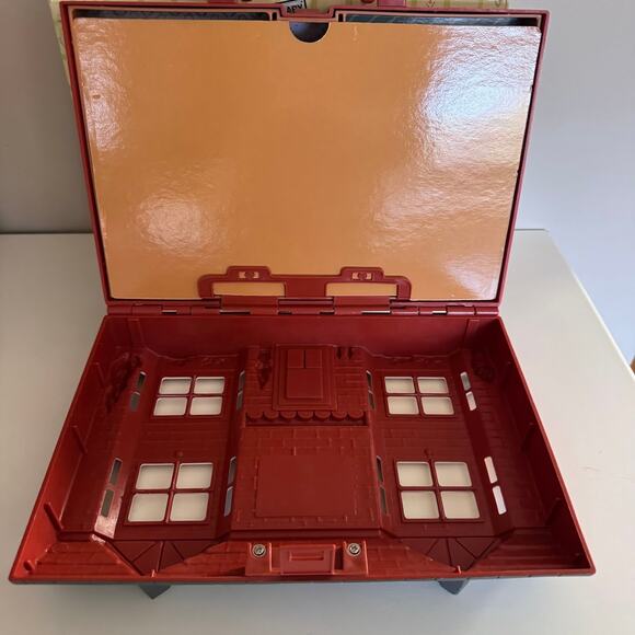 Wallace and Gromit West Wallaby Street Playhouse Vintage 1989 Travel Case Vivid - Picture 9 of 12